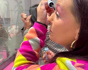 o bar com calcinhas penduradas no teto