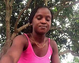 Does Crazybitch Dare To Unbox Packaged Goods In Front Of Strangers?