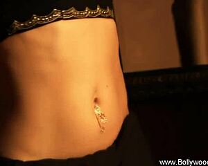 i'm seducing with movement from india, oops