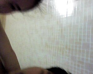 Vietnamský pár šalie v horúcej akcii