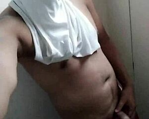 I masturbate my pussy