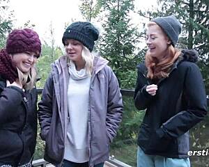 Three amateur lesbians turn it into a wild party 😈