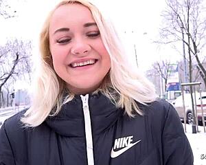 Γερμανός σκάουτ μαζεύει την μπλεμάτα έφηβη 18+ Marilyn για γαμήσιμο στο δρόμο