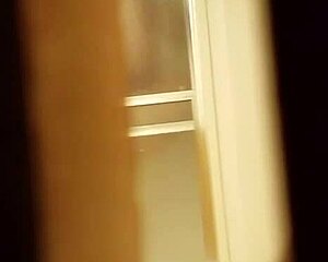 Espiando como se talla la panocha peluda