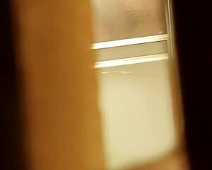 Espiando como se talla la panocha peluda