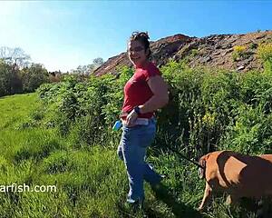 Sammi Starfish flashes ass boldly