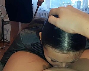 girlfriend cunnilingus while cleaner washes