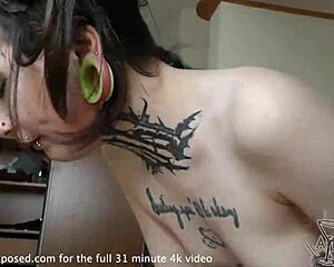 Adolescenta 18 ani Andy super drăguță goth spinner cu dildo uriaș și blowjob