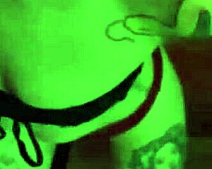 Sandraxo1 gives blowjob while bound 😍