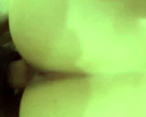 A 32-Year-Old Vietnamese Woman Looks As Fresh As A Young Girl