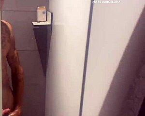 Gym shower cruising leads to blowjob
