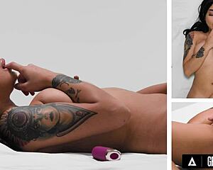 avery black masturbates solo