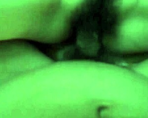 Сексуальная студентка показывает свою шаловливую сторону