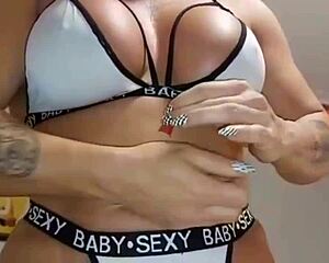 Giantess With Giant Clit Gets Deepthroat And Assfucking!