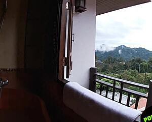 Sexy Girlfriend Sucks Big Cock