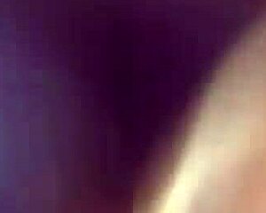 ראה את השרמוטה עם השדיים הגדולים מגשימה פנטזיה קשה עם דומיננט