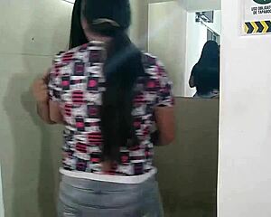 ya que estamos de fiesta follo con prometida en baño 😏