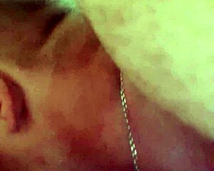 Hey, just checking out this hot wife getting licked good!