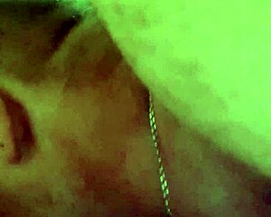 Hey, just checking out this hot wife getting licked good!