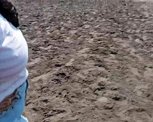 cule arrechera spotted me and came over right away for beach fun