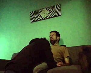 HACIENDO MASAJES Y SABOREANDO VERGA