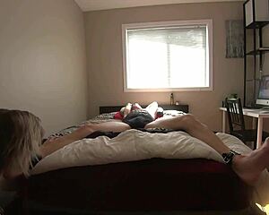 Gwen teases cock with barefoot toes