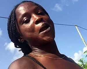 crazybitch twerks her big ass outdoors