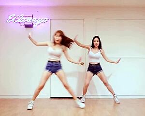 Ultimate Waveya compilation of sexy Korean dance moves