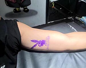 nicoly mattos gets pussy tattoo at shop