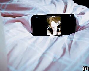 Kyler Quinn přistižená při masturbaci stepmom, prosí o trojku