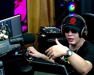 ruan flashed his dick to lary cubas. did she like the size, small or big in public?