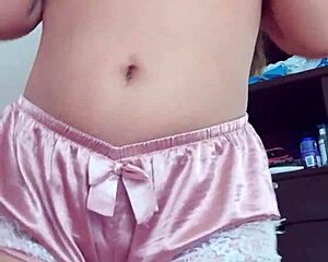 Silly latina teen sends masturbation video via whatsapp.