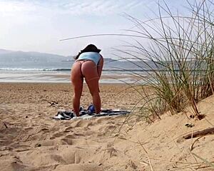 Pretty brunette MILF gets naked for outdoor exercise session