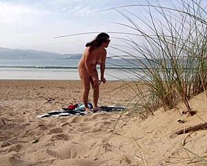 Pretty brunette MILF gets naked for outdoor exercise session