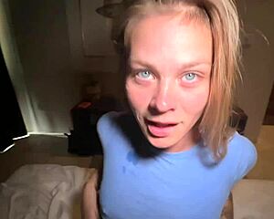 Cute teen slut squirts intensely in rough quickie