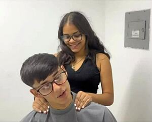 hermanastra morena pide sexo en oficina