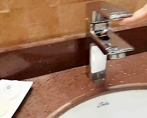 Entering a good hotel in Lince