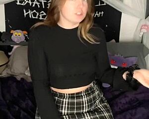 dildo sucking & pussy play—wanna see me cum hard?