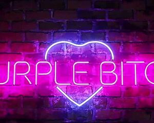 I, Foxy, plays with dildo analy, it's hot.