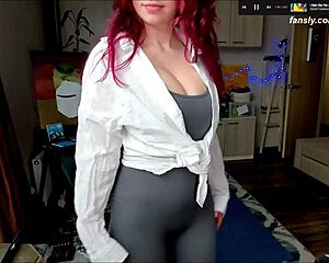 Fitness enthusiast Passionessa shows off her skills in solo pleasure