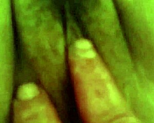 i'm an asian amateur cumming from finger fucking