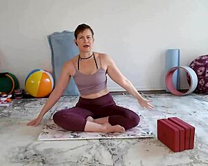 Housewife Aurora Willows' yoga class 10 - fetish fun