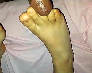 Amateur college girl has an orgasm while listening to a fucking sound