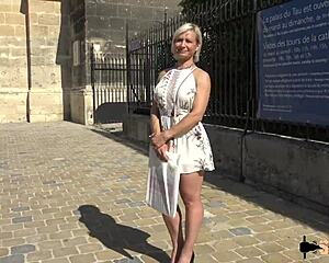 kim, milf coquine, tu te fais baiser le cul?