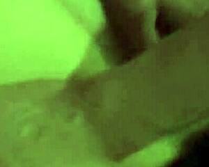 Doi pule mari în fundul și gura mea?