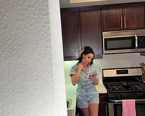 Airbnb guest bangs home owner as a wild thank you