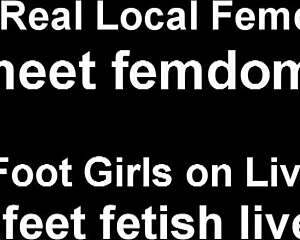 Gadis Ebony Dewi Goda dengan Kaki Ilahi