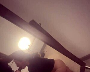 인플루언서가 큰 자지로 목 졸림