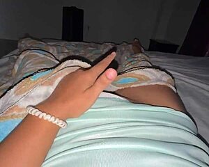 me encanta meterme los dedos en la pussy curvy colombiana antes de la universidad