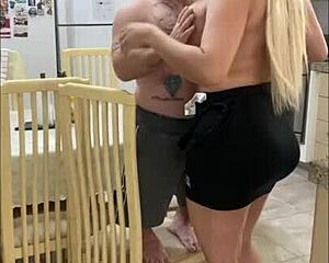 patroa gostosa bebe leitinho do mini funcionario 😏